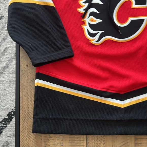 Calgary Flames CCM Official Licensed Jersey - Youth L/XL - Picture 4 of 15